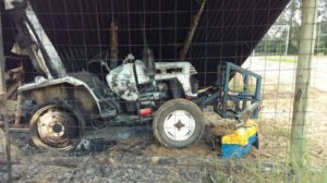 tractor incendiado